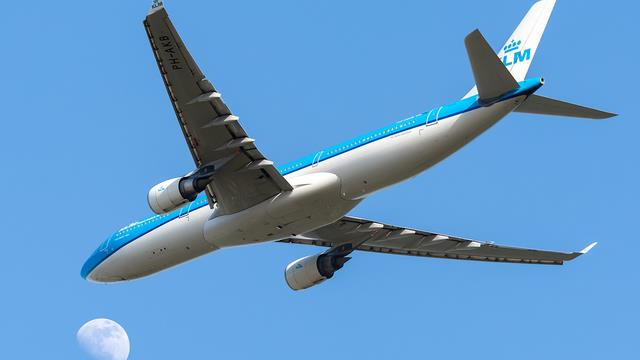 PH-AKB:Airbus A330-300:KLM